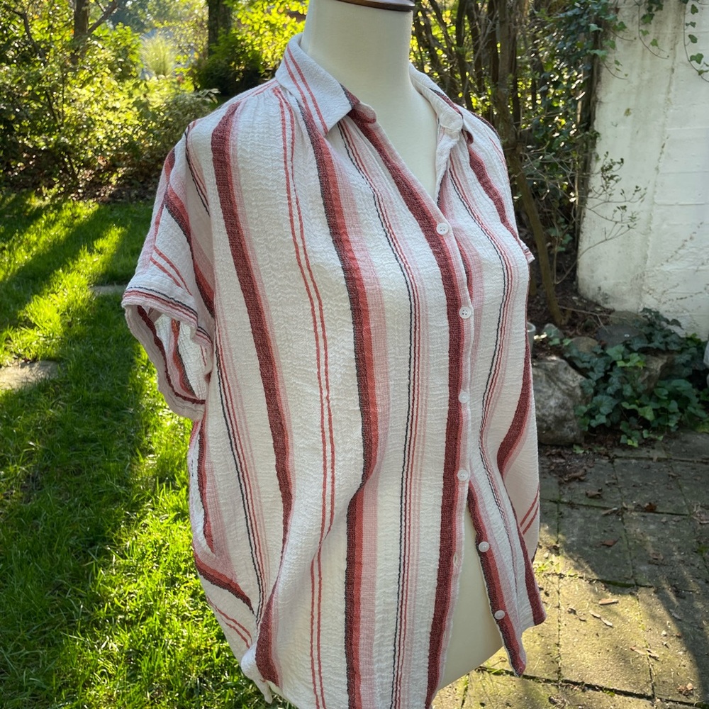 Madewell cotton button front shirt. Short sleeves. Boxy fit.